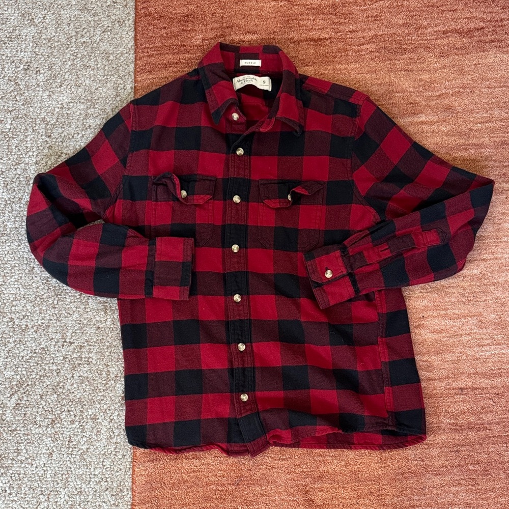 Abercrombie & Fitch Men’s Red and Black Casual Button Down Shirt Small